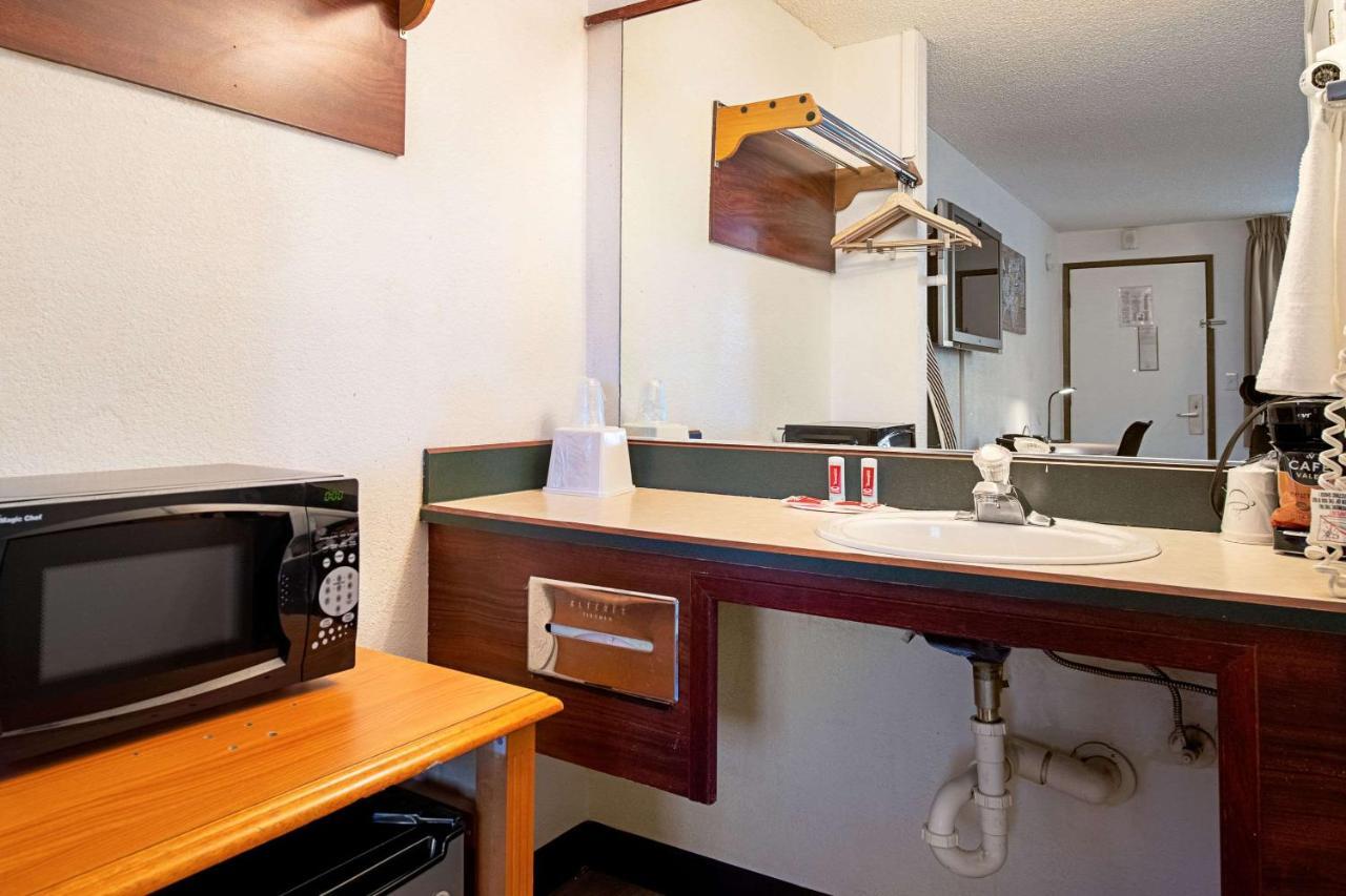 Econo Lodge Kent Eksteriør bilde