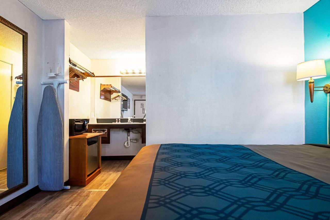 Econo Lodge Kent Eksteriør bilde